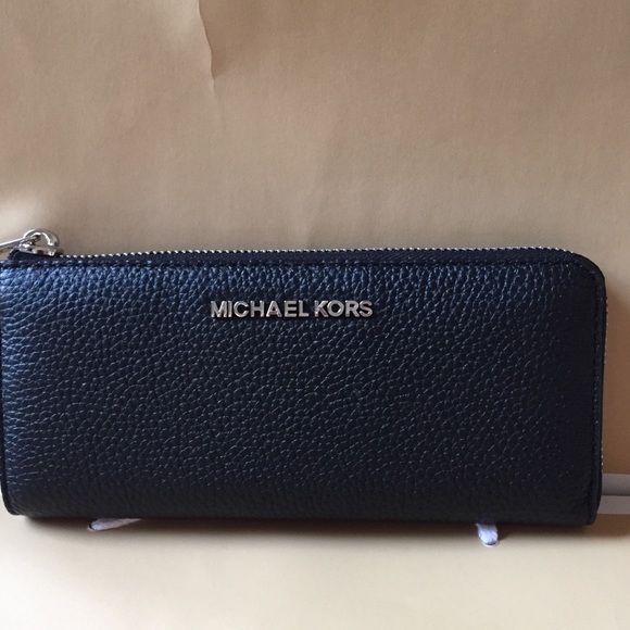 NWT MICHAEL KORS BEDFORD THREE QUARTER ZIP WALLET - Picture 2 of 7